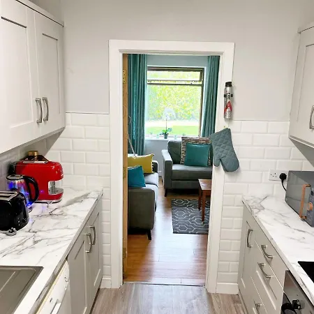 Homestay Charming Bedroom In Ballsbridge