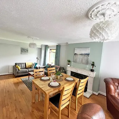 Charming Bedroom In Ballsbridge Homestay Dublin