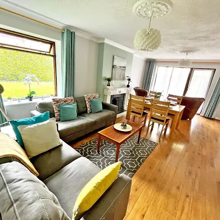 Charming Bedroom In Ballsbridge